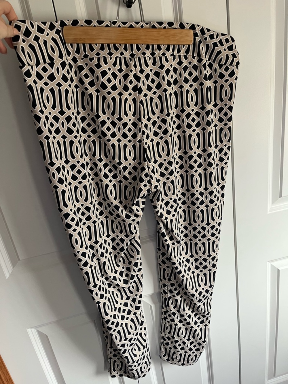 LuLu B Women’s Secret Pocket Capris, Size 1X - Picture 4 of 5